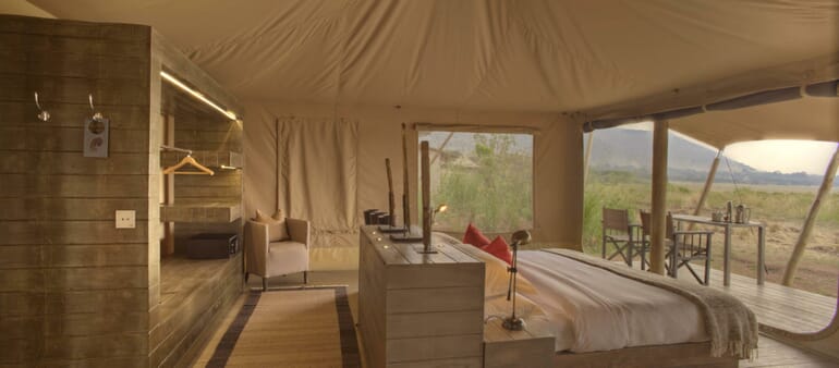 Kenya Masai Mara Kichwa Tembo family safari superior view tent