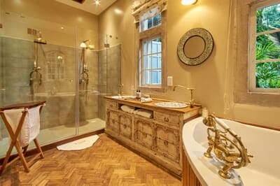 Kenya Nairobi Giraffe Manor family safari