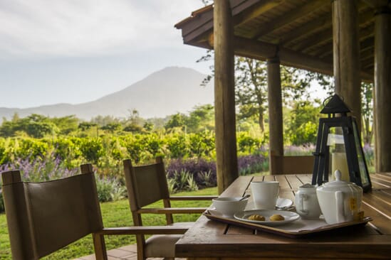 legendary_expeditions_-_legendary_lodge_-_cottage_outdoor_dining_21-scaled