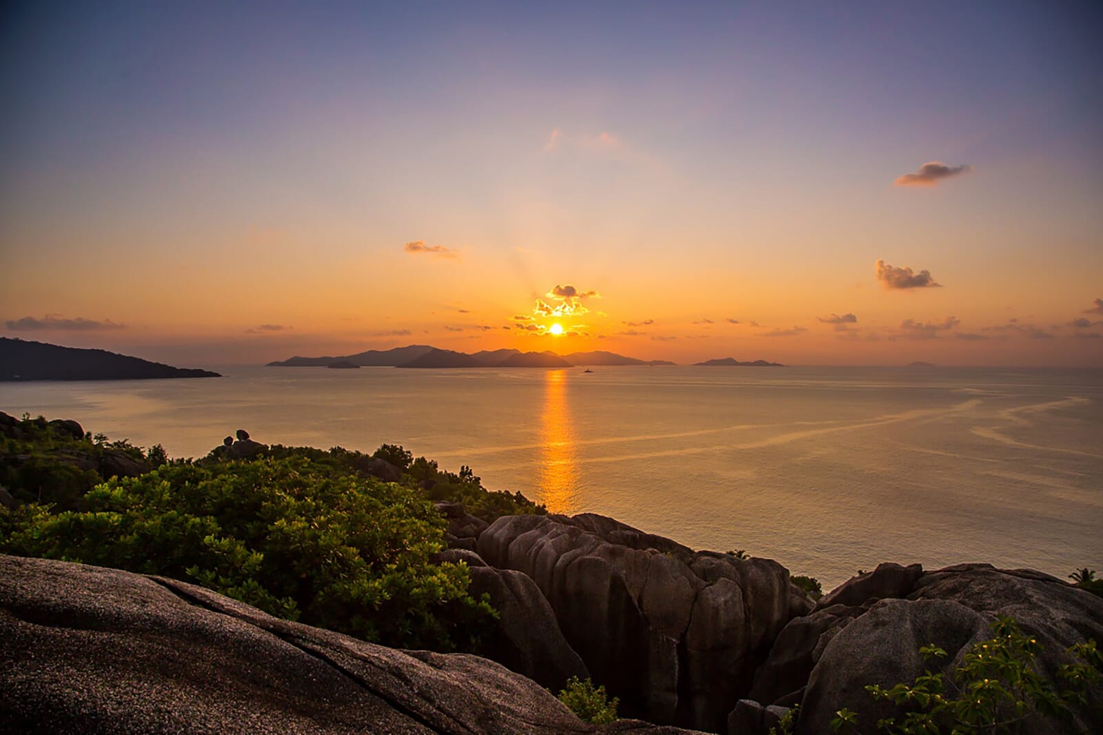 Six-Senses-Zil-Pasyon-Sunset_view_over_Praslin_Island_from_Felicite_Top_Hill_6523-LARGE