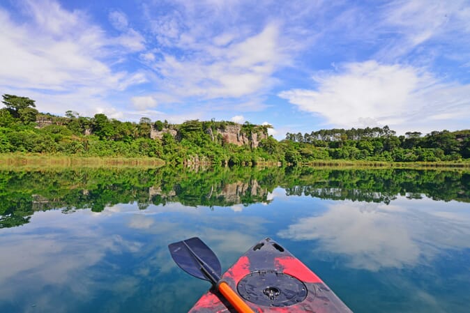 Kayaking Uganda Lake Kyaninga
