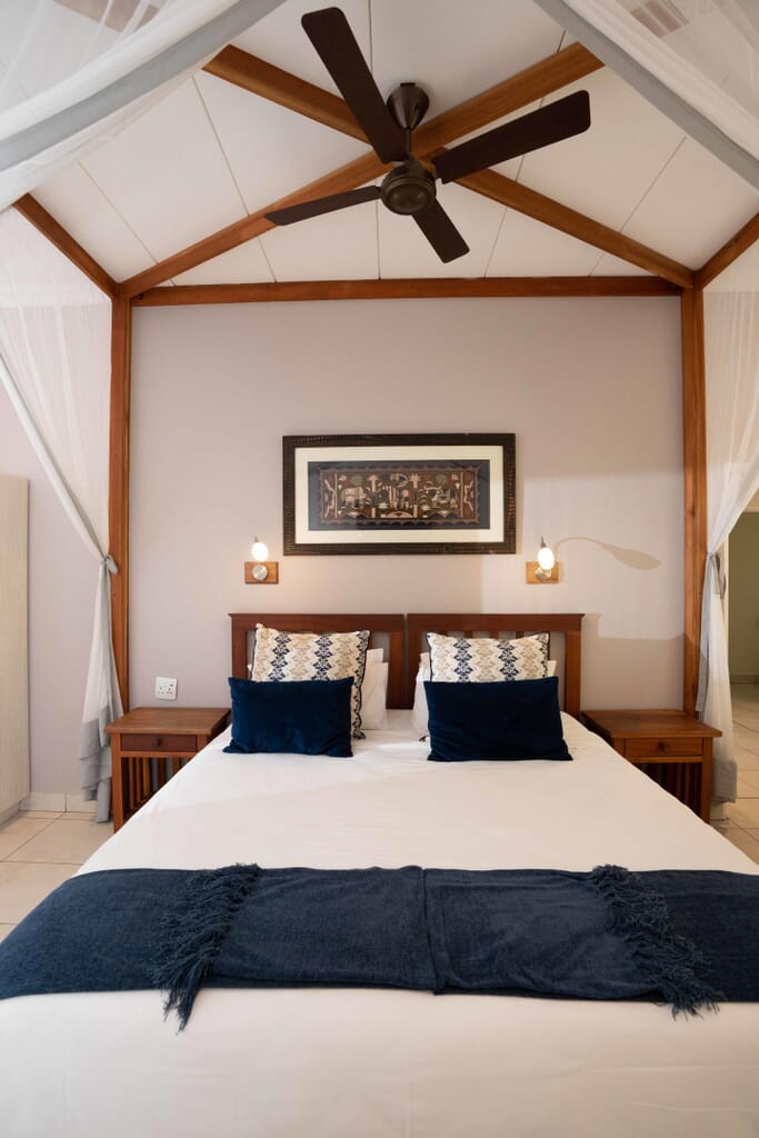 garden_view_bed_.jpg?w=683&h=1024&scale