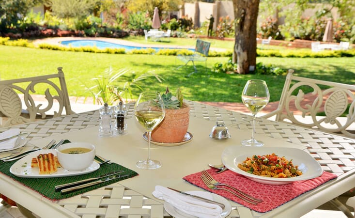 Batonka Guest Lodge Luxury Family Safaris Zimbabwe