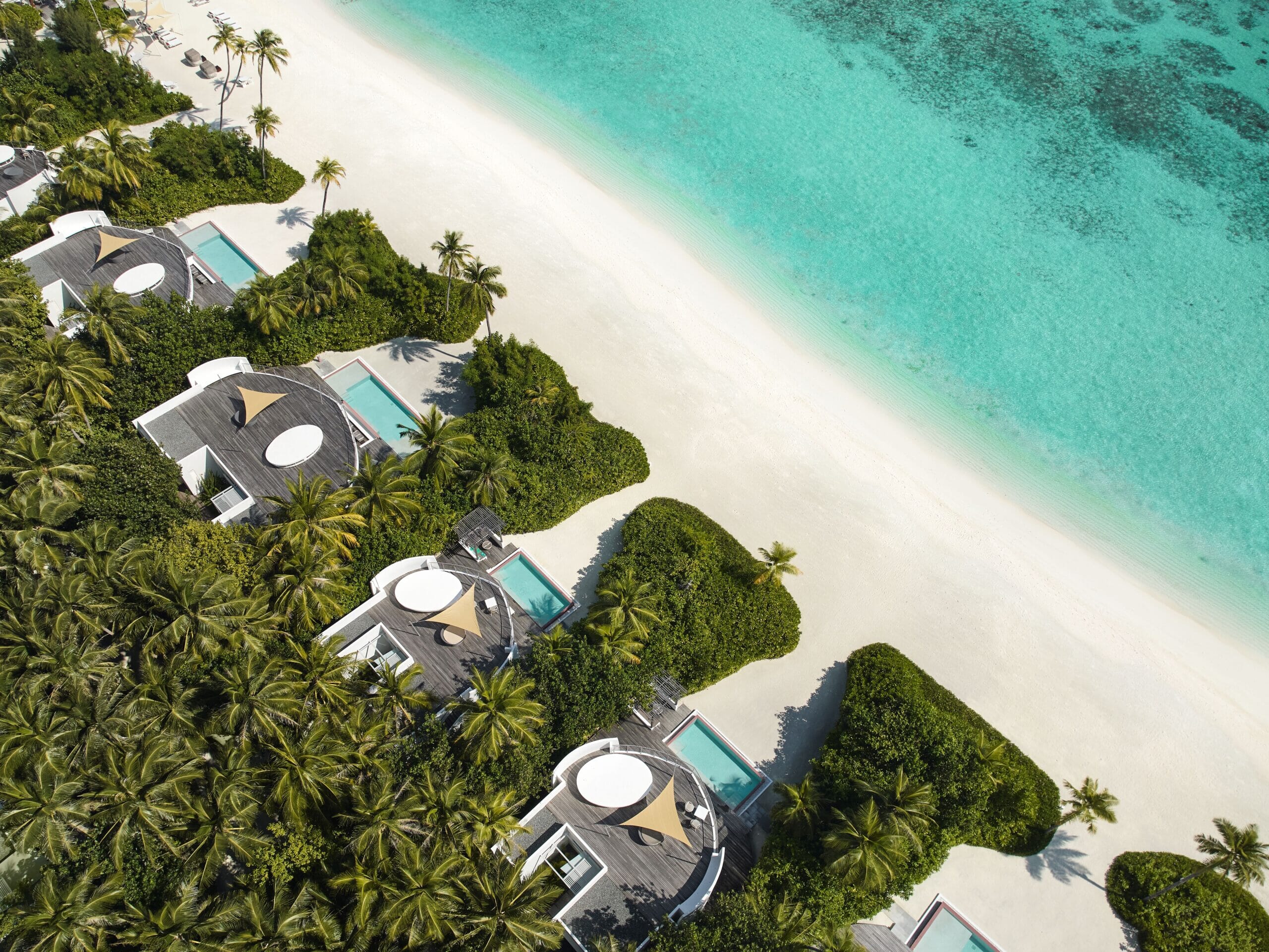 High_resolution_300dpi-Jumeirah-Maldives-Aerial-Beach-Villa